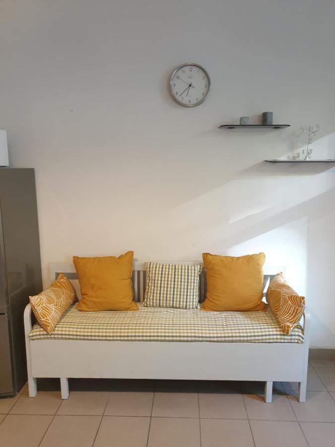 Camellia Studio Apartment & Parking Riga Exterior photo